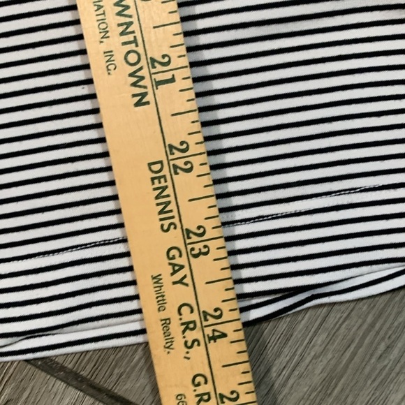 Lululemon Cool Racerback Black & White Stripe Tank.   Size 4 - Picture 7 of 8